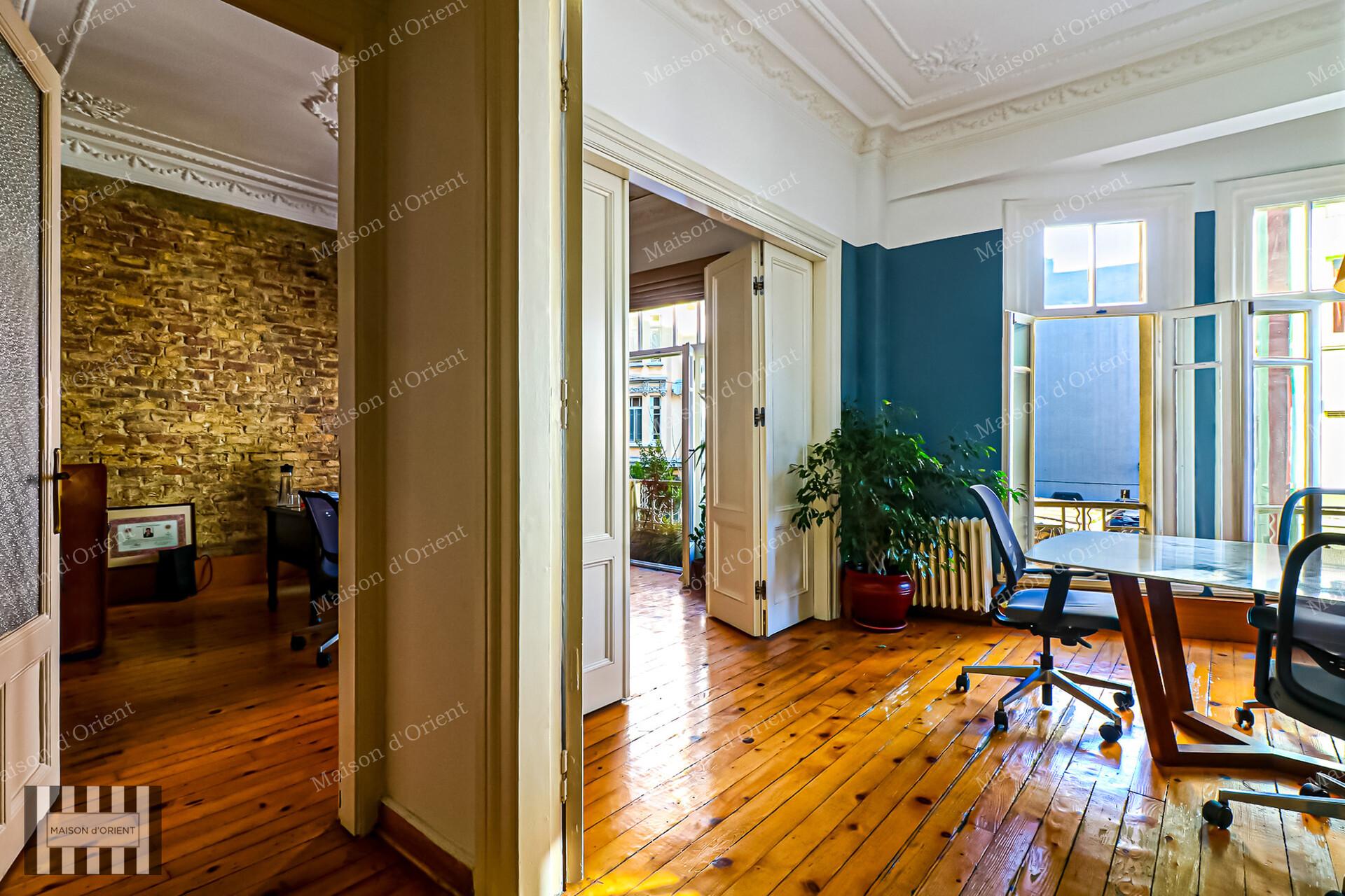 3+1 Flat for Sale in Cihangir Historical Arbatlı Apartment — Cihangir, İstanbul — 3+1 — Closed