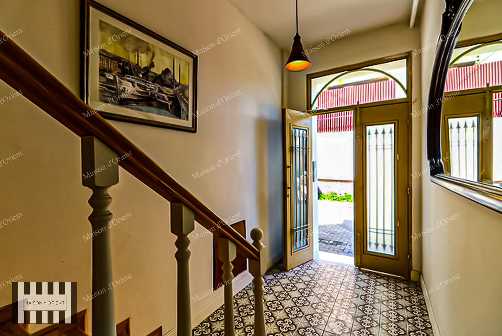 4-Storey Building with Garden and Airbnb License for Sale in Balat — Balat, İstanbul — 3+3 — For Buy
