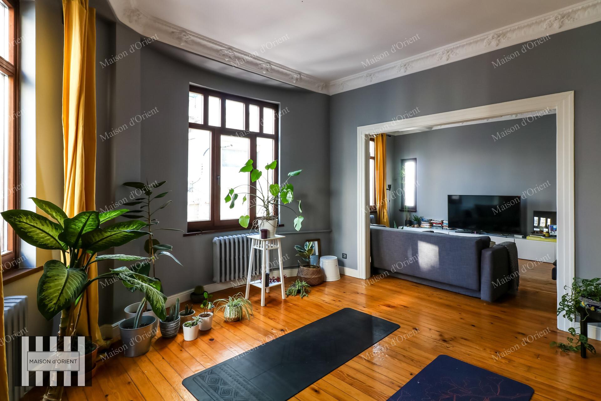Cihangir'de Renove Edilmiş Tarihi Binada Kiralık 3+1 Daire — Cihangir, İstanbul — 3+1 — Kapanmış