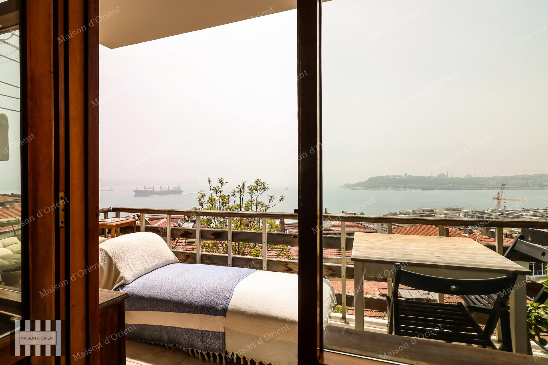 3+1 Rental Flat with Balcony and Bosphorus View in Cihangir — Cihangir, İstanbul — 3+1 — Closed