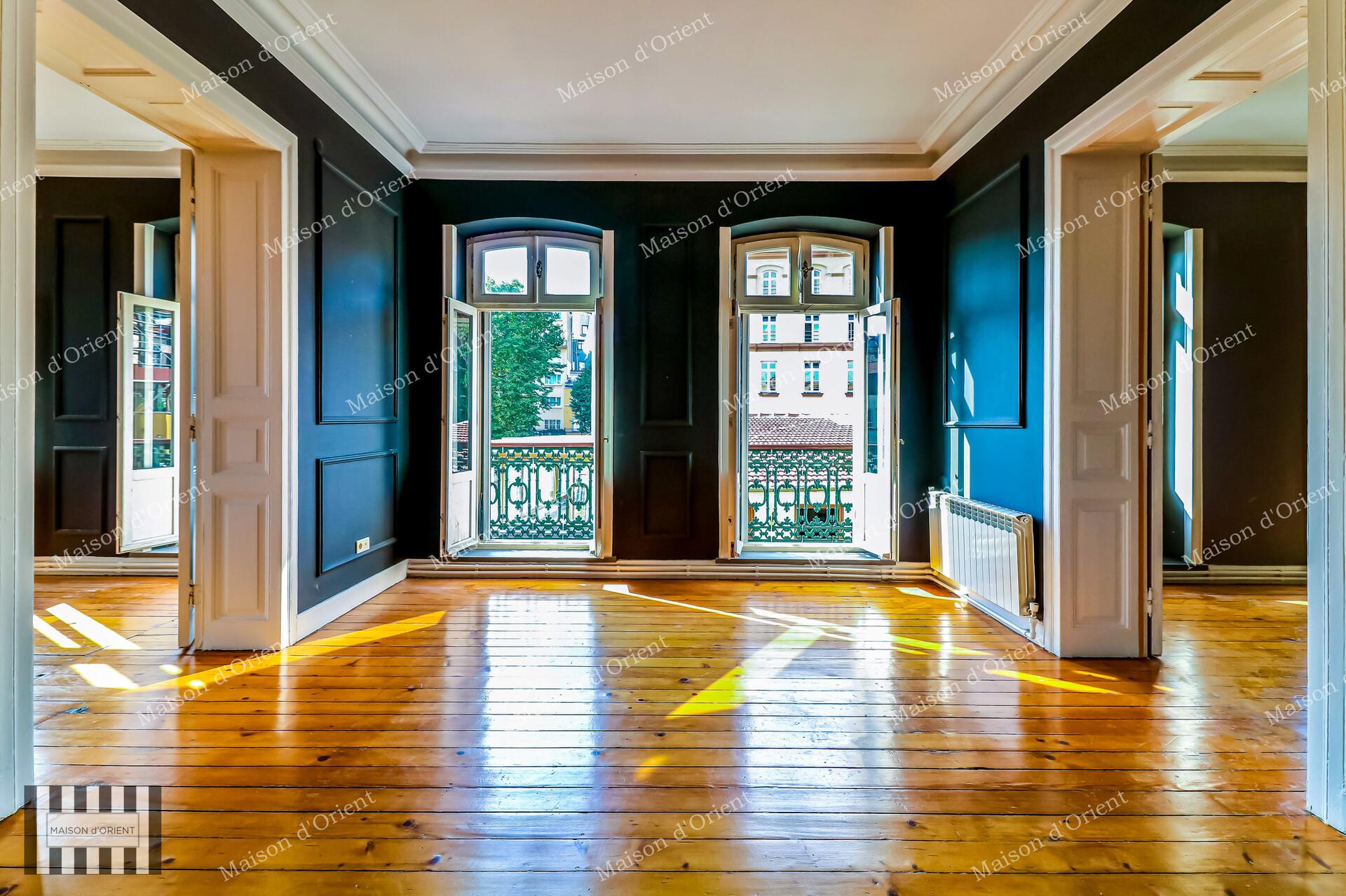 150sqm Flat with View for Rent in Dogan Apartment, Galata — Galata, İstanbul — 2+2 — Closed