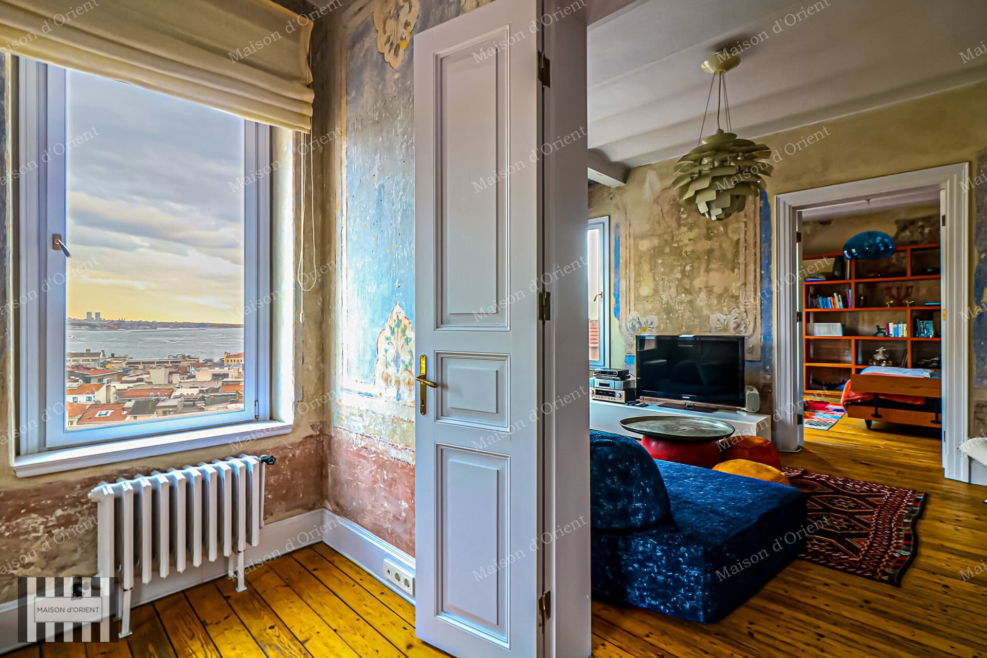 Galata Tarihi Ferah Apartmanı'nda Eşyalı Satılık 3+1 Daire — Galata, İstanbul — 3+1 — Satılık