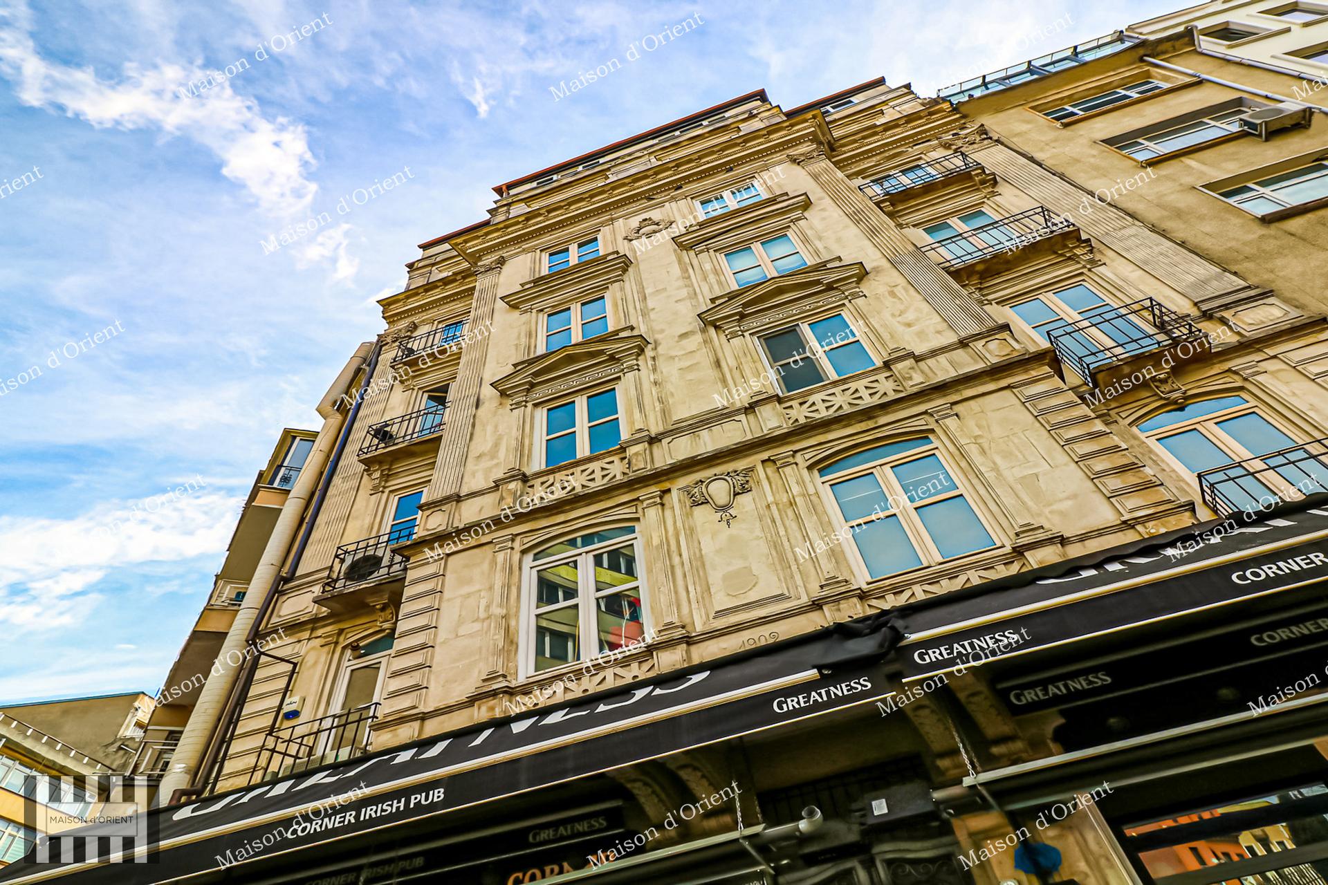 2+1 Apartment for Sale in Historical Sagredo Building — Galatasaray, İstanbul — 2+1 — Closed