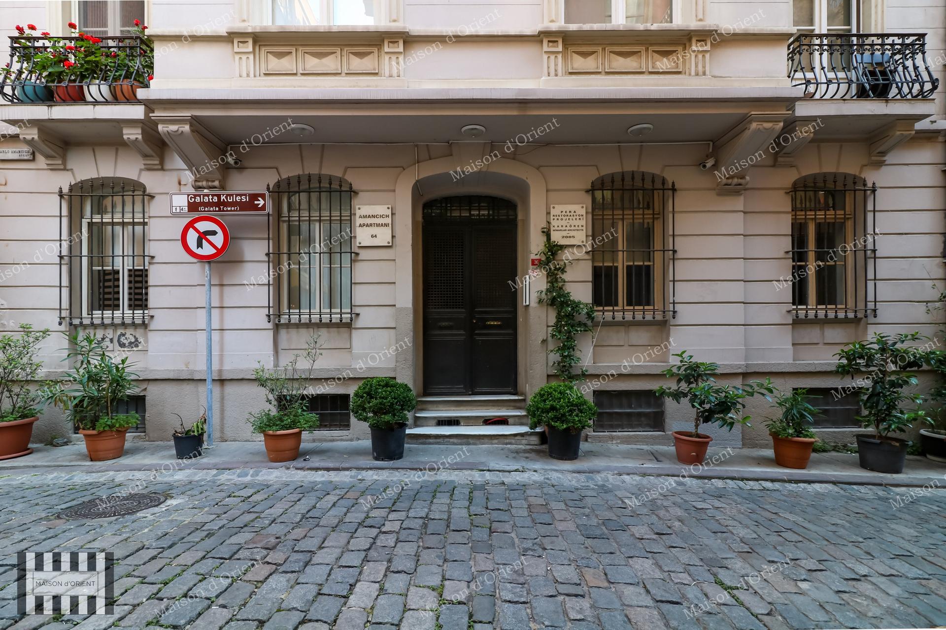 1+1 Flat for Sale in Galata Historical Amancich Building — Galata, İstanbul — 1+1 — Closed