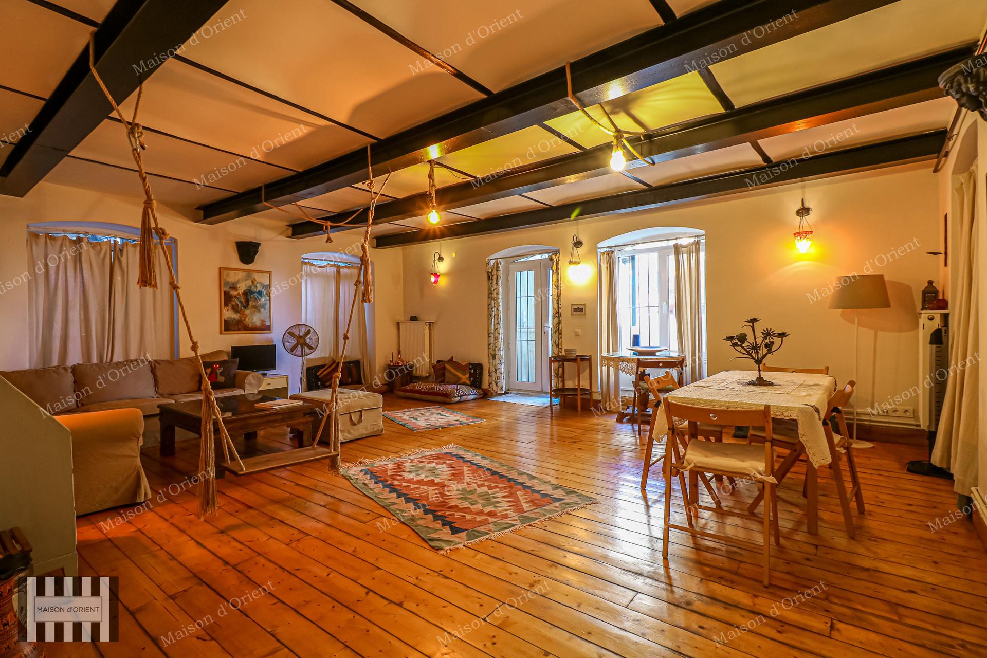 1+1 Flat for Sale in the Historical Urbach Building — Galata, İstanbul — 1+1 — Closed