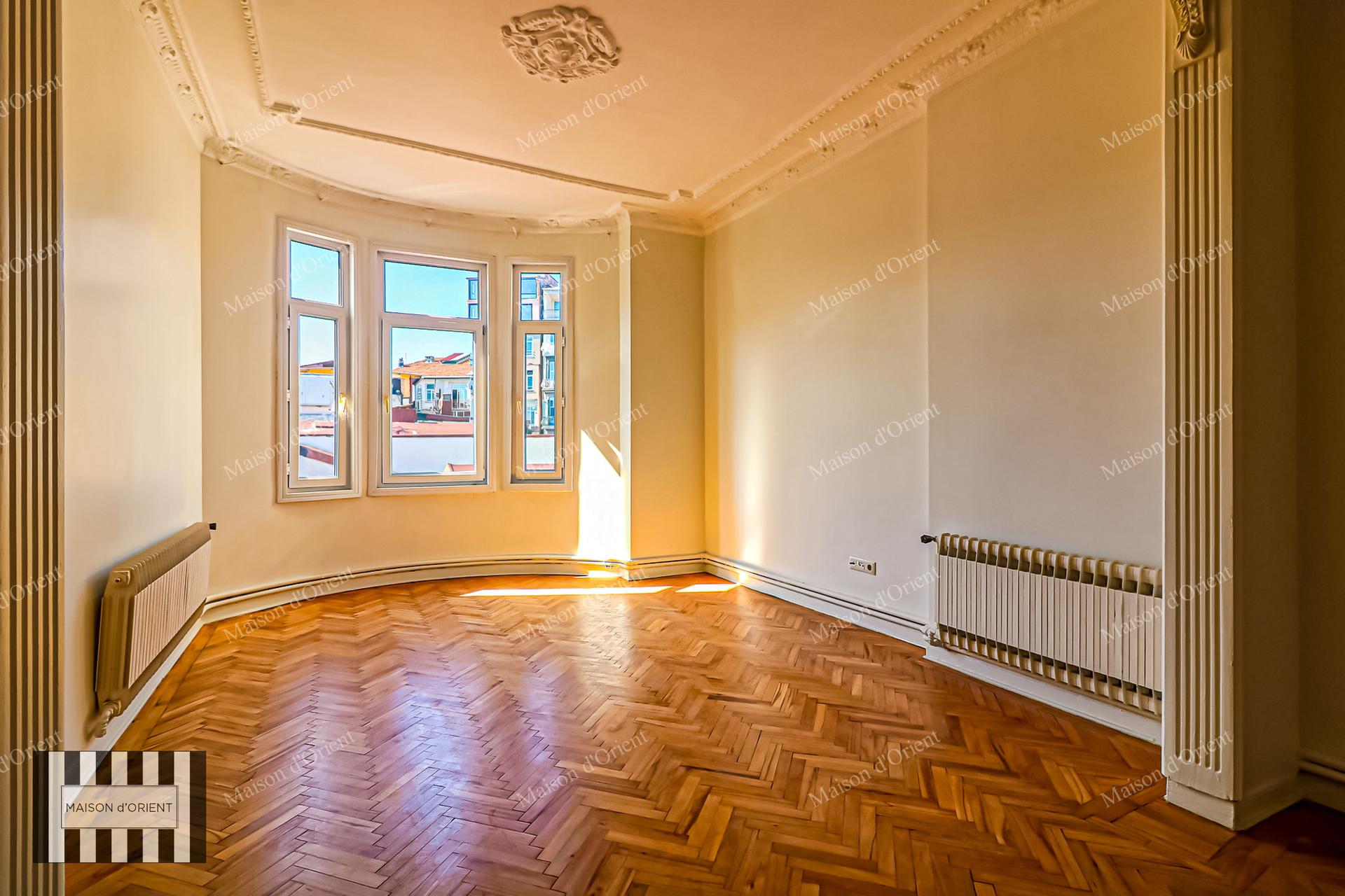 3+1 Flat for Sale with View in Historical Nar Building, Cihangir — Cihangir, İstanbul — 3+1 — Closed