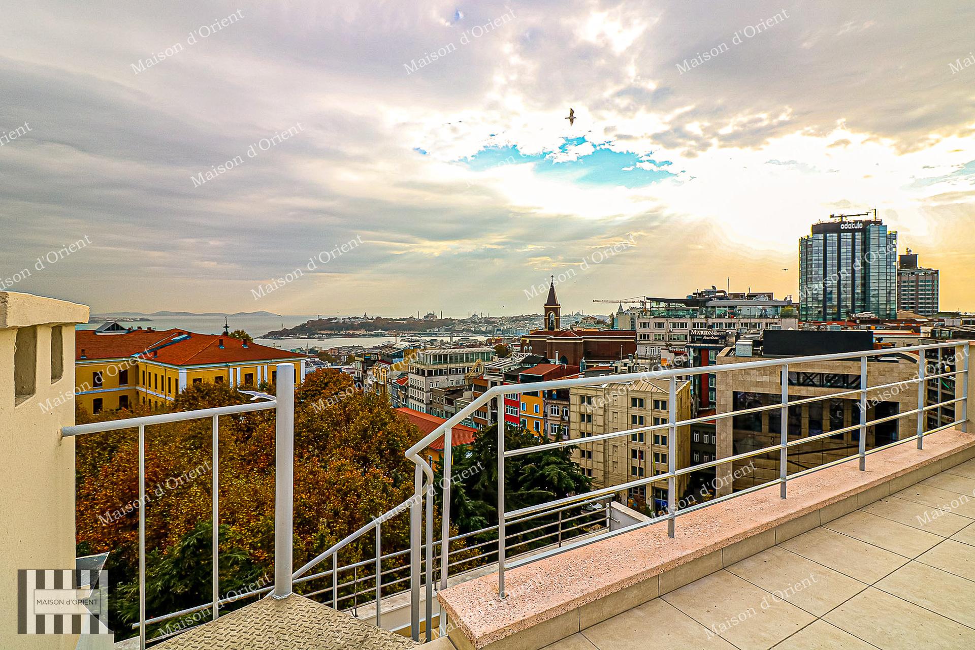 200sqm Office with Terrace and View on Istiklal Street — Galatasaray, İstanbul — 3 — Closed