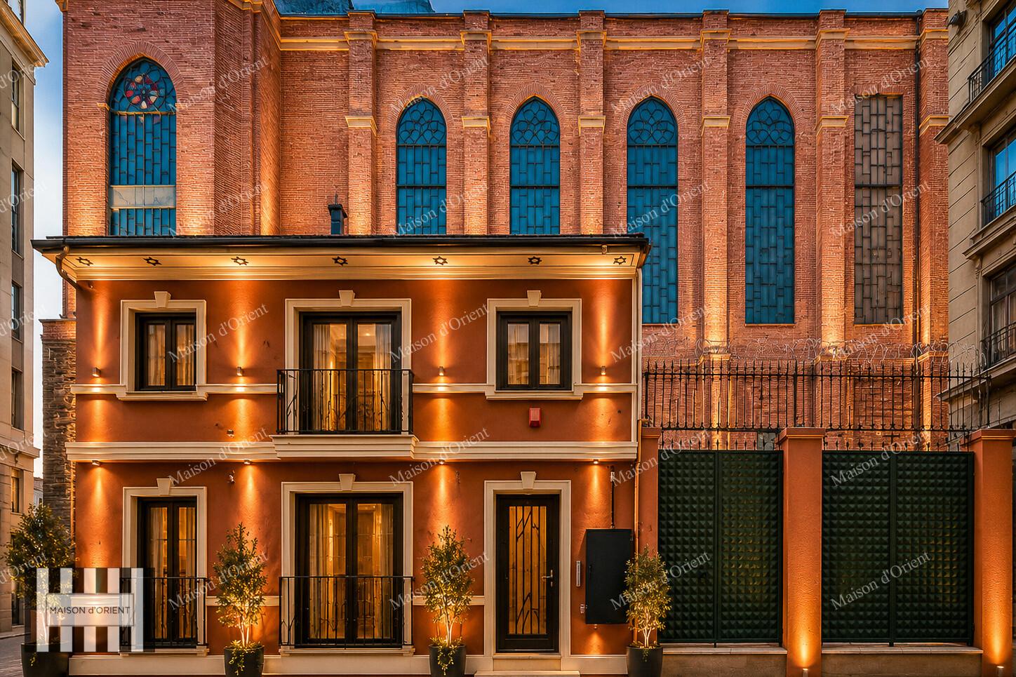 St. Antuan Kilisesi Bahçesinde 1+1 Daire — İstiklal, İstanbul — 1+1 — Kısa Dönem