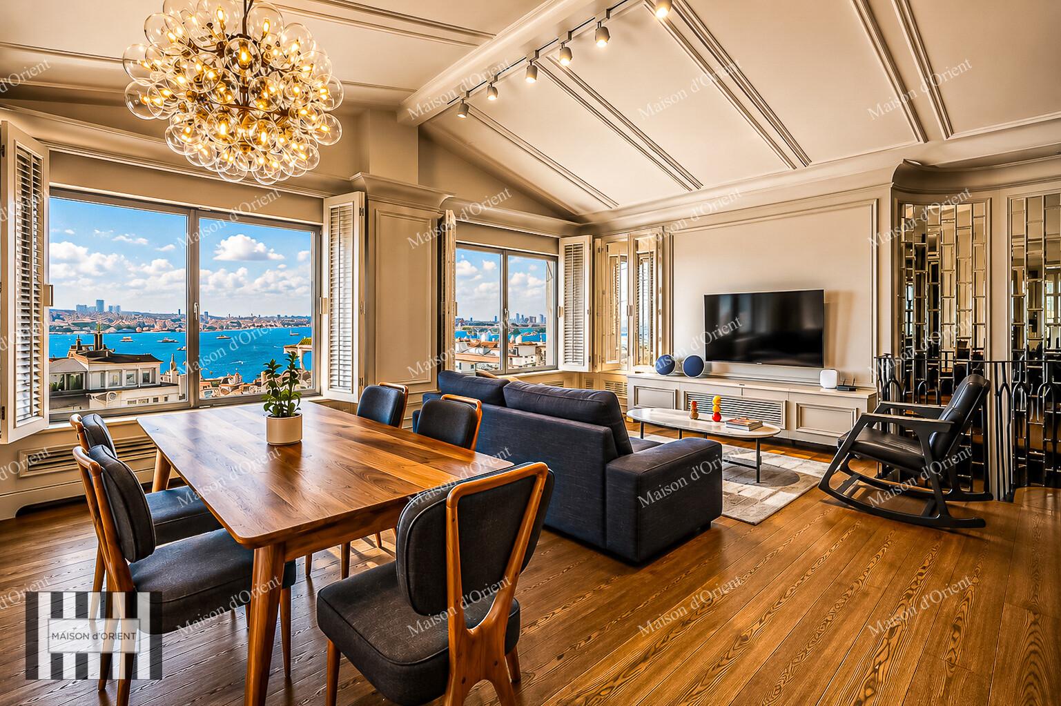 Galata'da Boğaz Manzaralı Satılık Tarihi Ojeni Apartmanı — Galata, İstanbul — Satılık