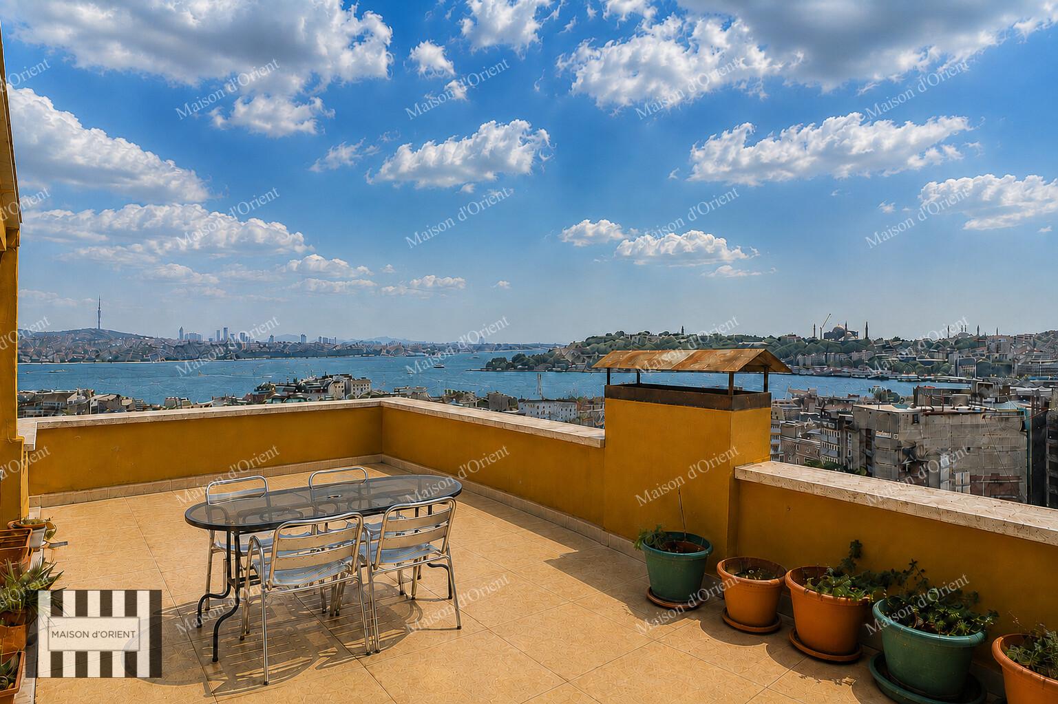 Galata Tarihi Büğe Apartmanı'nda Kiralık 2+1 Daire — Galata, İstanbul — 2+1 — Kiralık