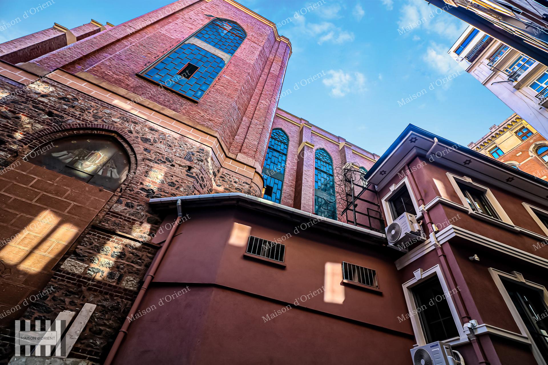 Detached Building for Sale near St. Anthony Church — Tomtom, İstanbul — 3+3 — For Buy
