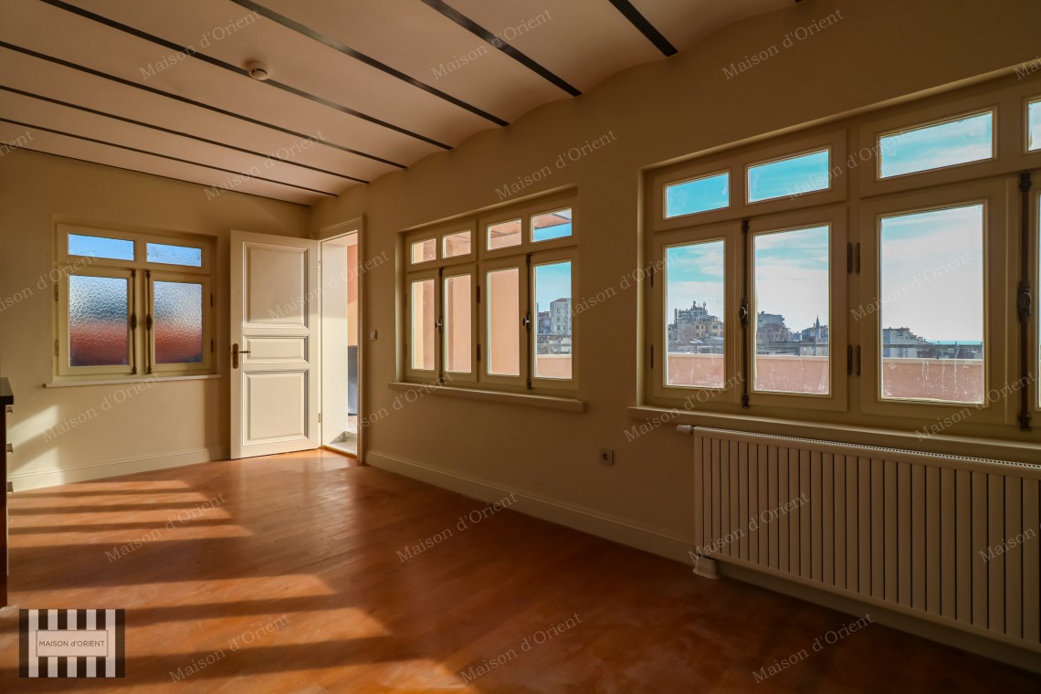 1+1 Apartment for Rent with Terace and View in Galatasaray