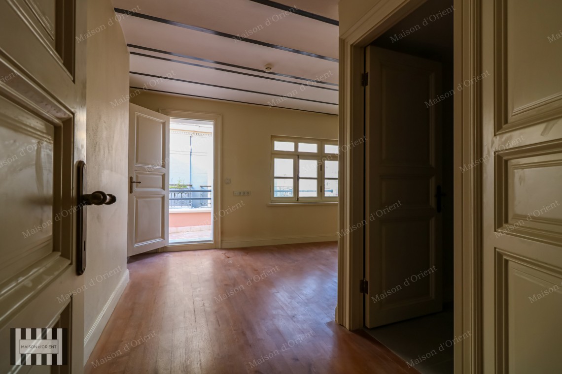 1+1 Apartment for Rent with Terace and View in Galatasaray