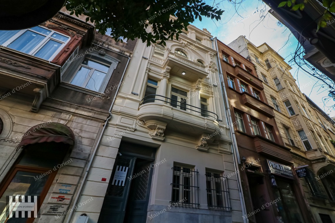 1+1 Apartment for Rent with Terace and View in Galatasaray
