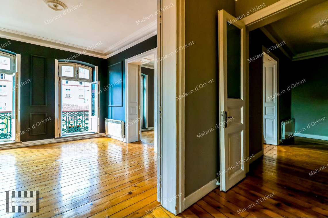 150sqm Flat with View for Rent in Dogan Apartment, Galata