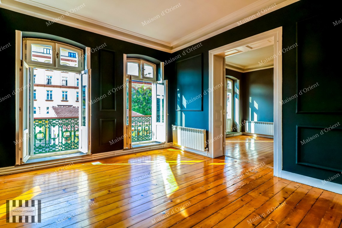 150sqm Flat with View for Rent in Dogan Apartment, Galata