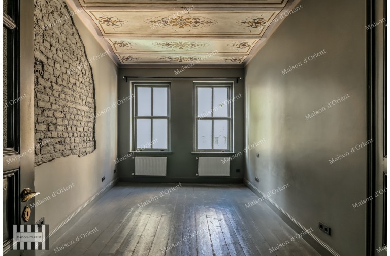 160sqm Flat for Rent in Historical Petraki Building