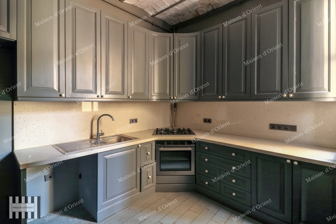 160sqm Flat for Rent in Historical Petraki Building