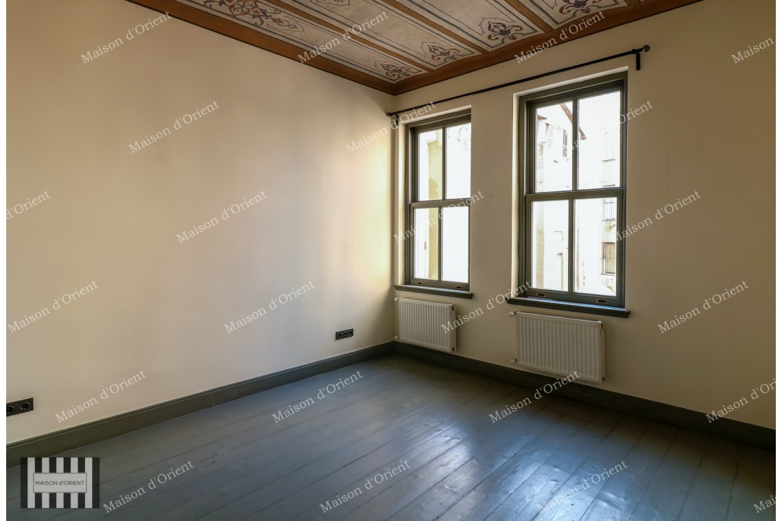 160sqm Flat for Rent in Historical Petraki Building