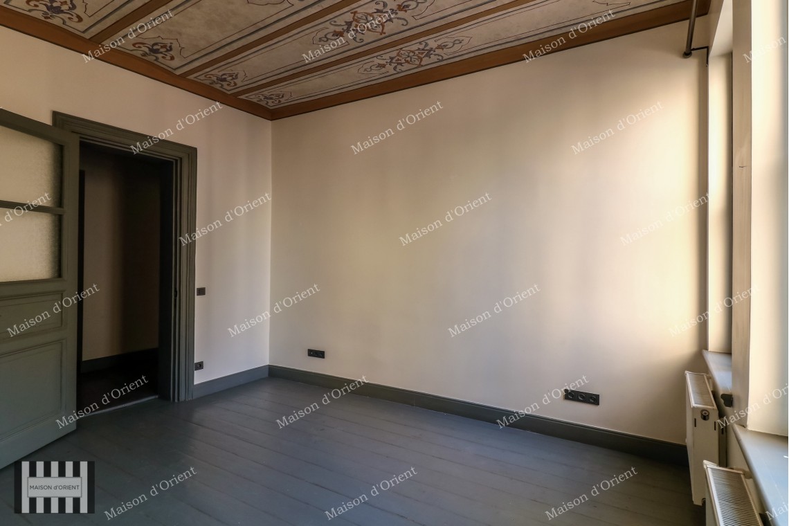 160sqm Flat for Rent in Historical Petraki Building