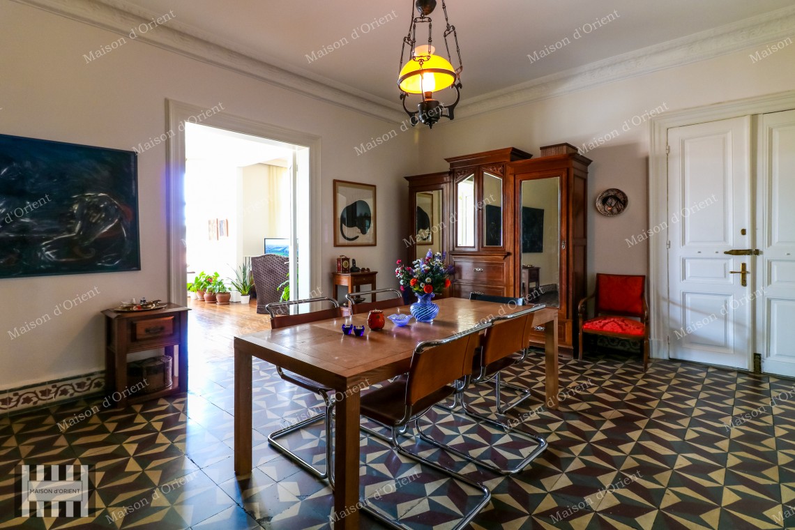 Cihangir'de Cumbalı Tarihi Binada Satılık 2+1, 170m2 Daire