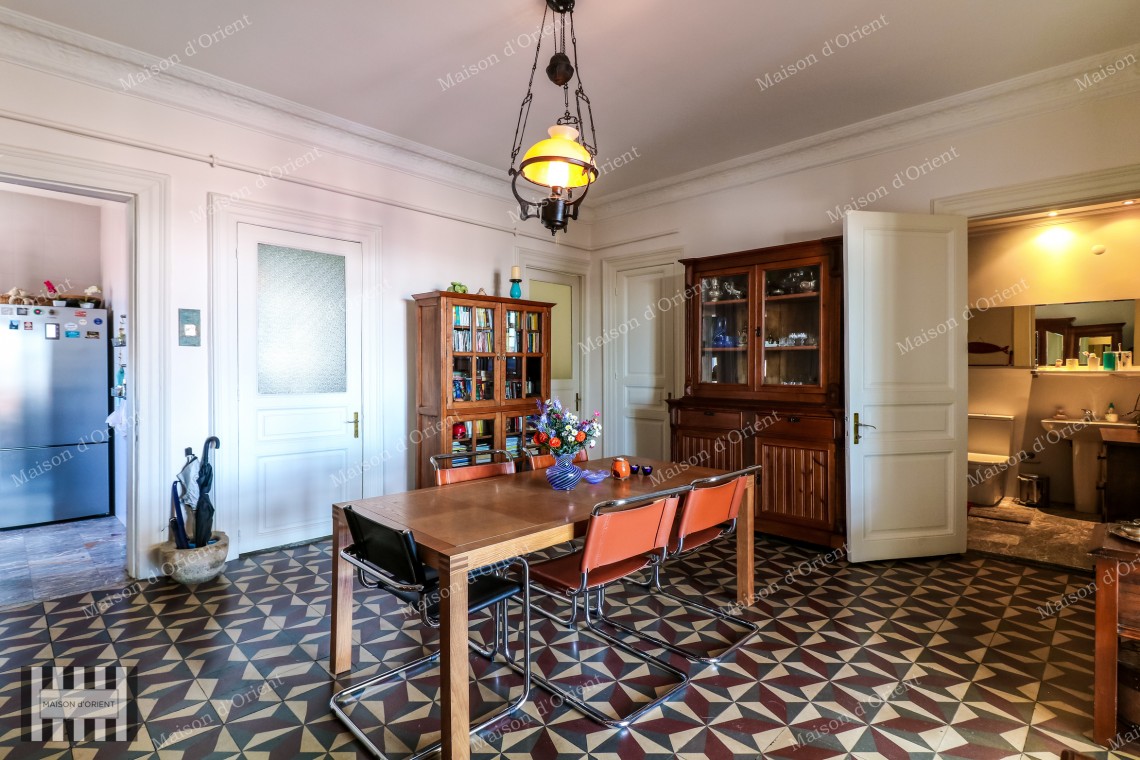 Cihangir'de Cumbalı Tarihi Binada Satılık 2+1, 170m2 Daire