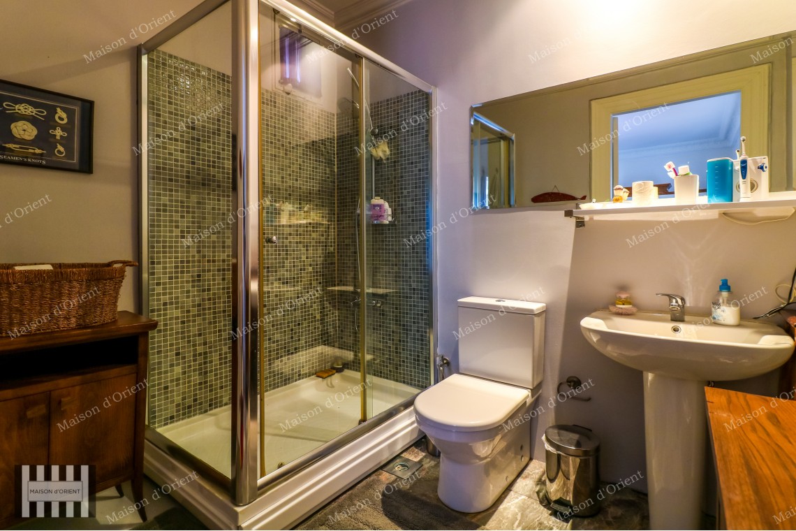 Cihangir'de Cumbalı Tarihi Binada Satılık 2+1, 170m2 Daire