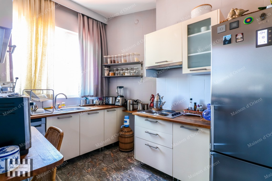 Cihangir'de Cumbalı Tarihi Binada Satılık 2+1, 170m2 Daire