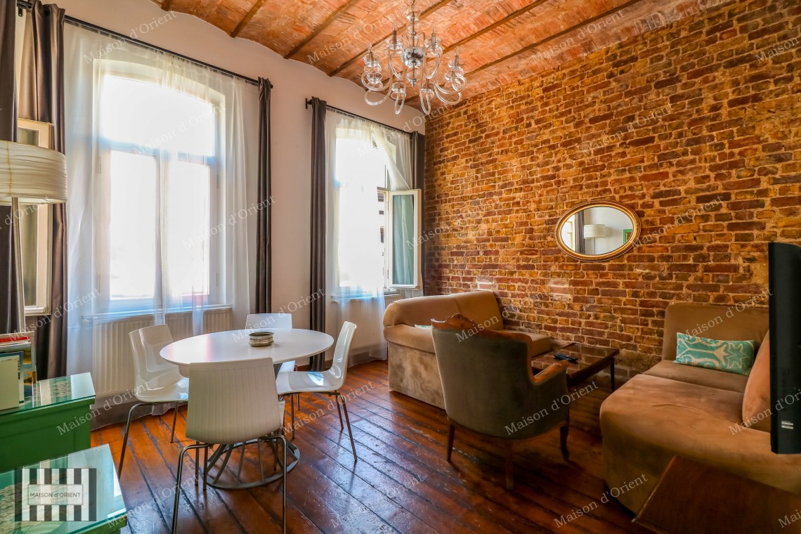 2+1 Furnished Rental Flat in Historical Apartment, Galata