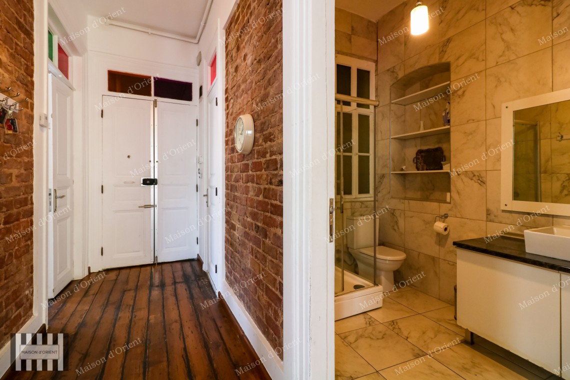 2+1 Furnished Rental Flat in Historical Apartment, Galata