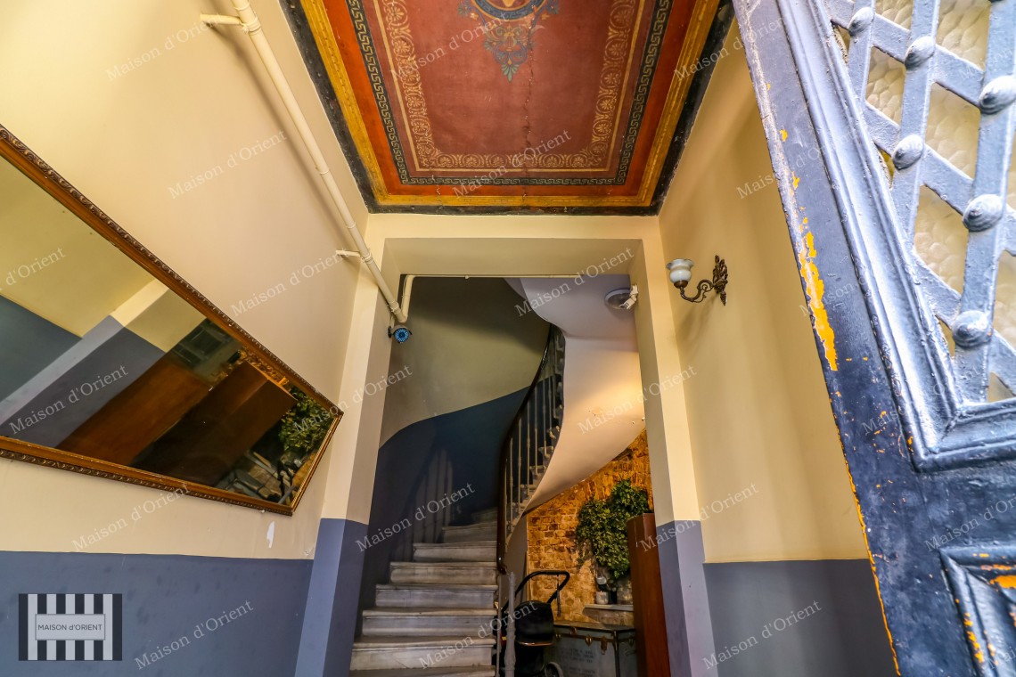 2+1 Furnished Rental Flat in Historical Apartment, Galata