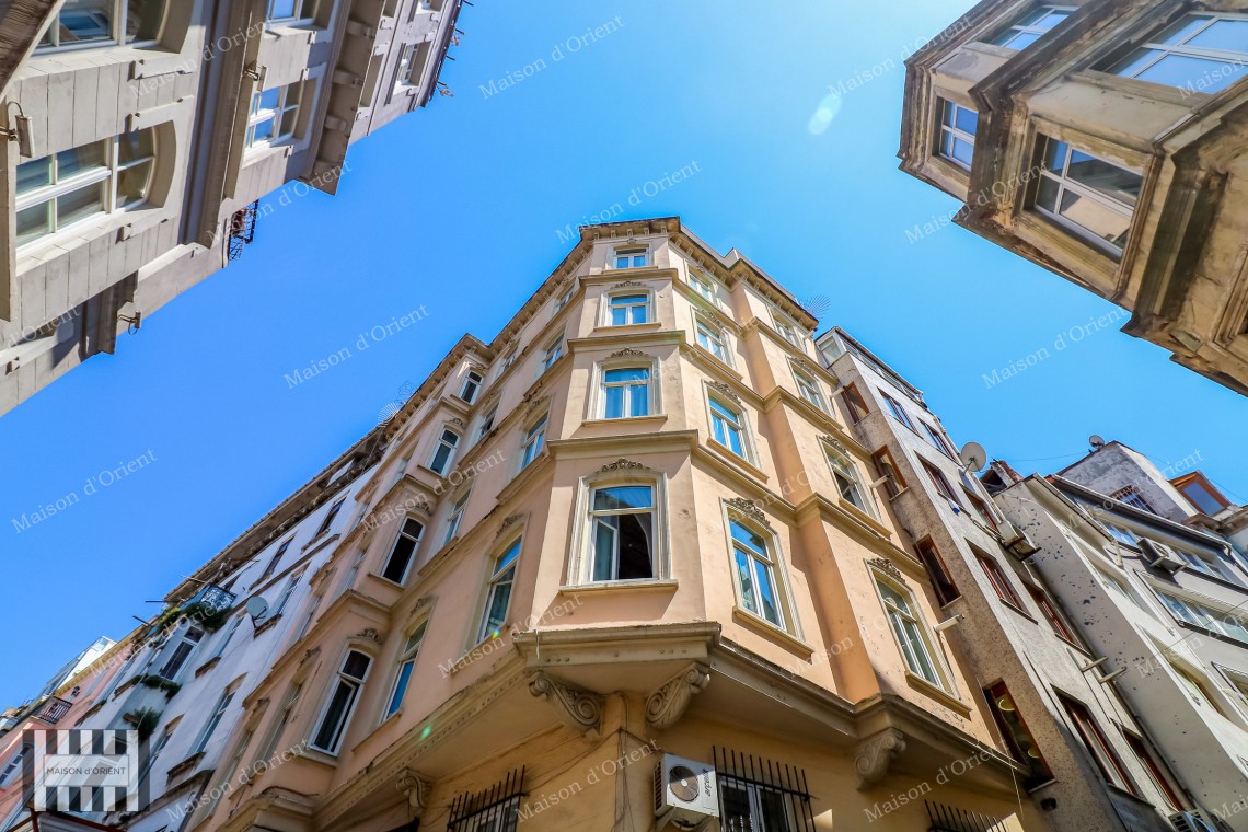 2+1 Furnished Rental Flat in Historical Apartment, Galata