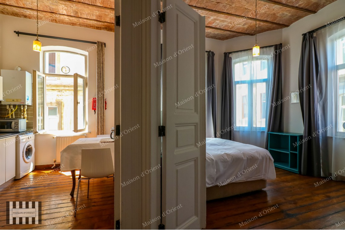 2+1 Furnished Rental Flat in Historical Apartment, Galata