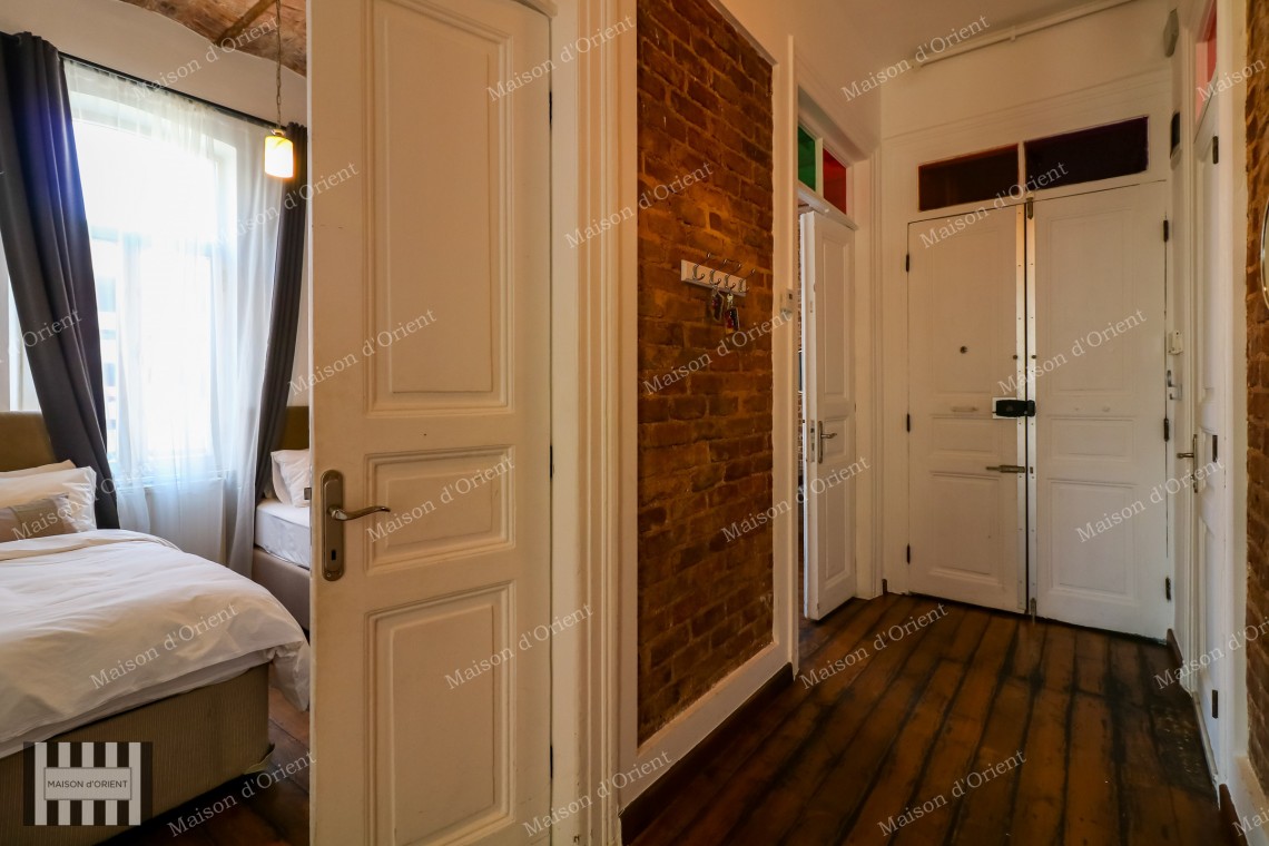 2+1 Furnished Rental Flat in Historical Apartment, Galata