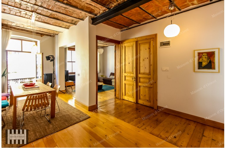 2+1 Flat for Sale in Renovated Historical Building in Galata