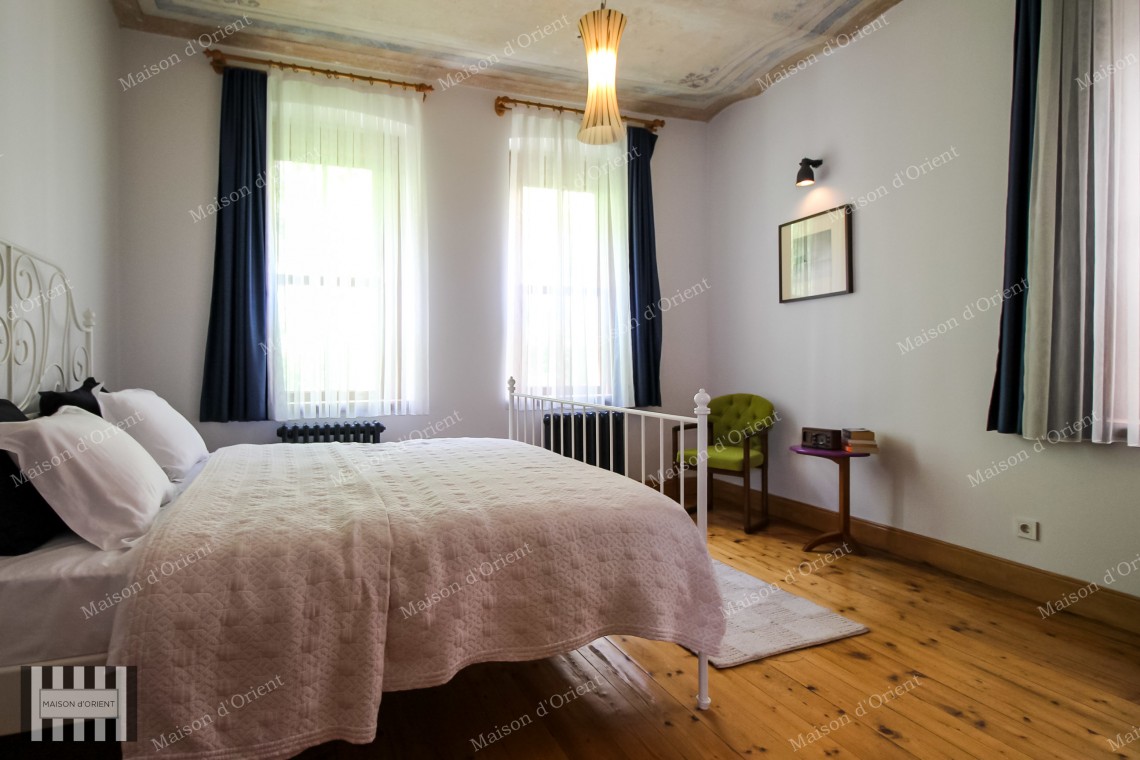 2+1 Flat for Sale in Renovated Historical Building in Galata