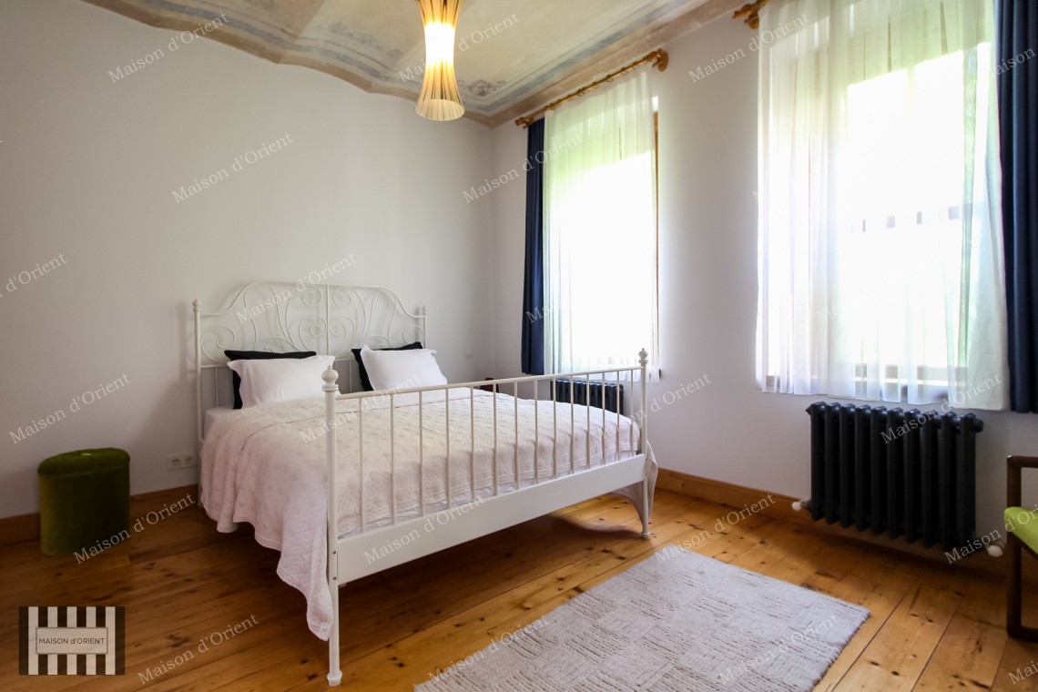 2+1 Flat for Sale in Renovated Historical Building in Galata