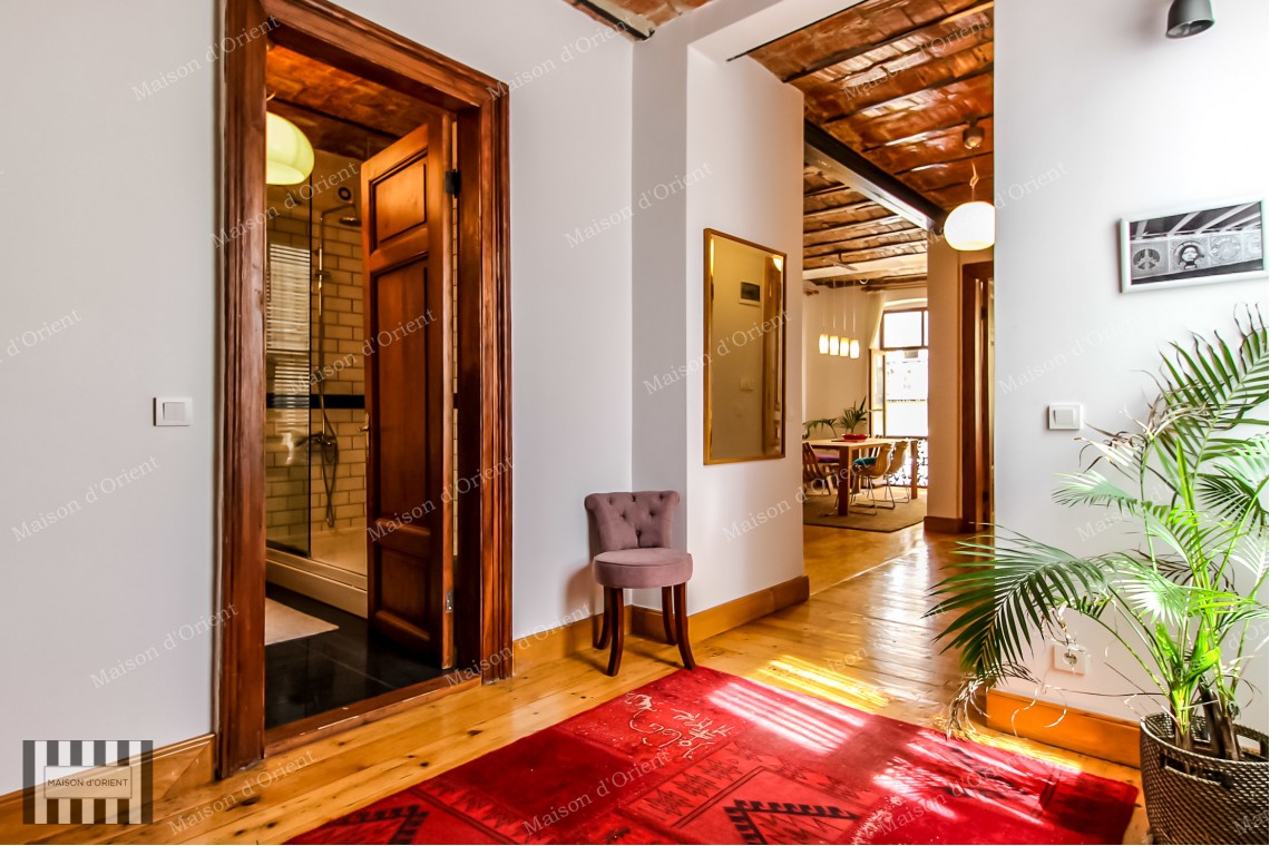 2+1 Flat for Sale in Renovated Historical Building in Galata