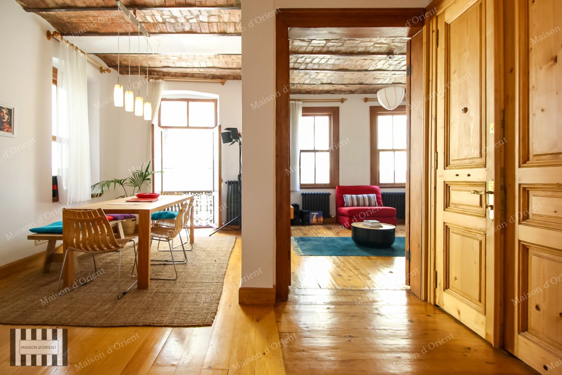 2+1 Flat for Sale in Renovated Historical Building in Galata