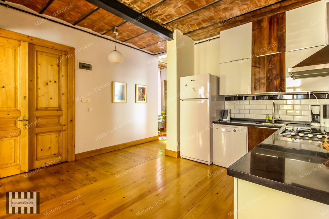 2+1 Flat for Sale in Renovated Historical Building in Galata