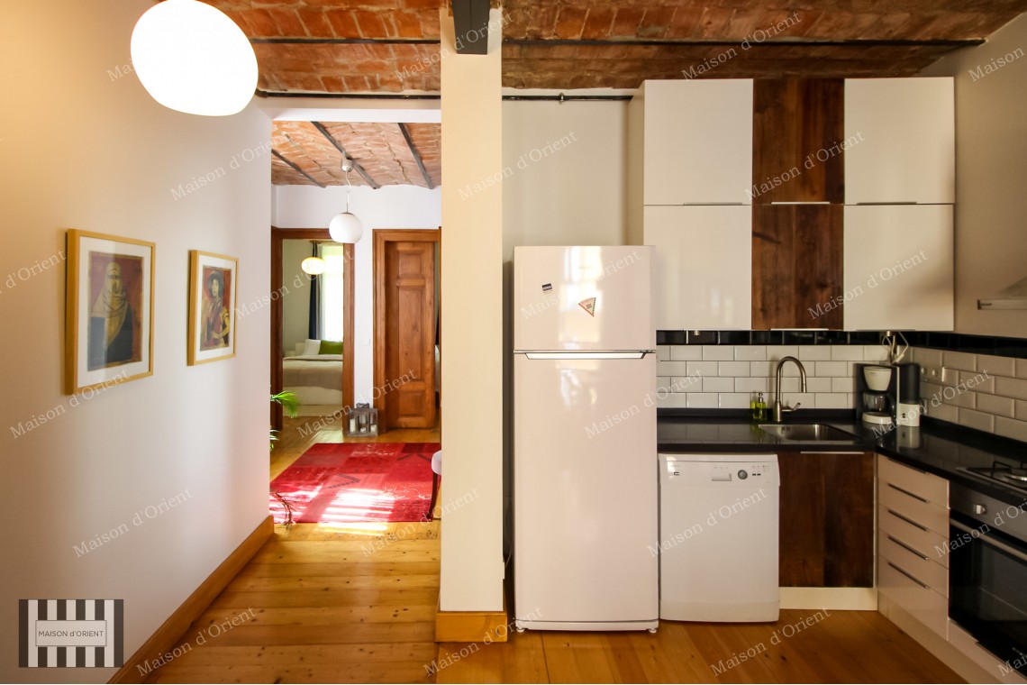 2+1 Flat for Sale in Renovated Historical Building in Galata