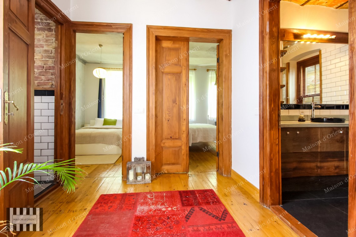 2+1 Flat for Sale in Renovated Historical Building in Galata