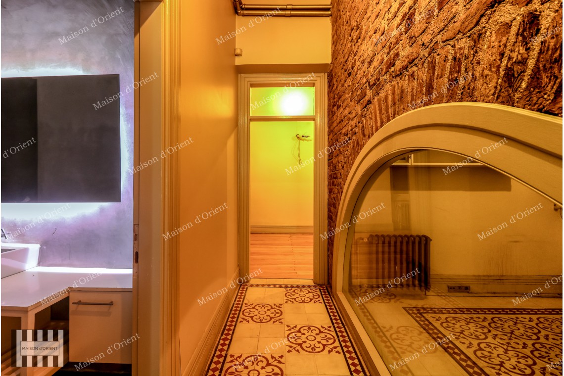 200sqm Office for Rent in Historical Vural Arıkan Building