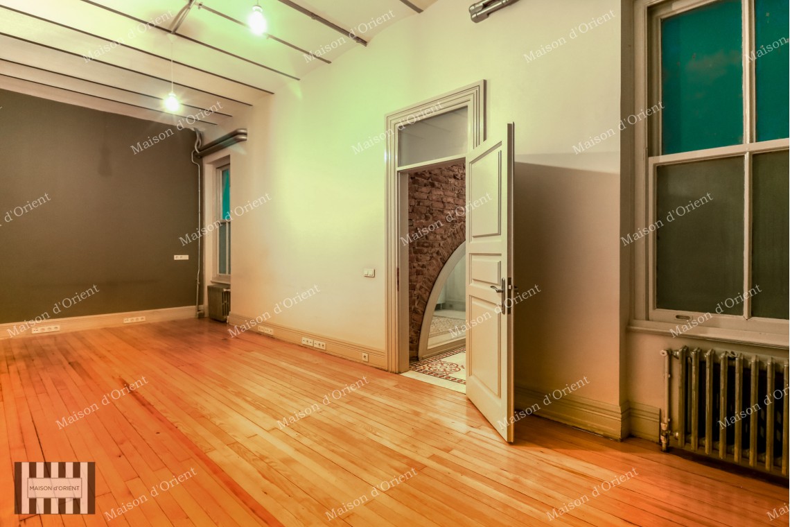 200sqm Office for Rent in Historical Vural Arıkan Building