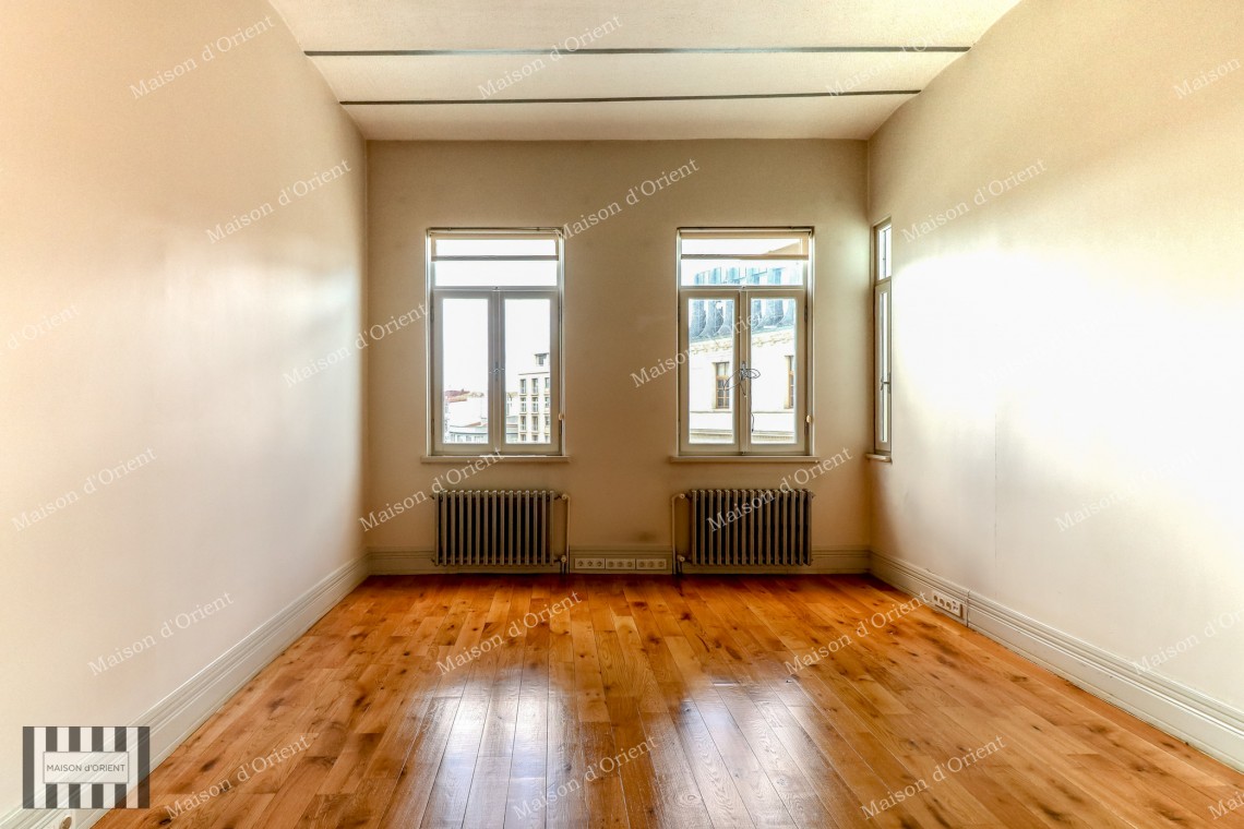 200sqm Office for Rent in Historical Vural Arıkan Building