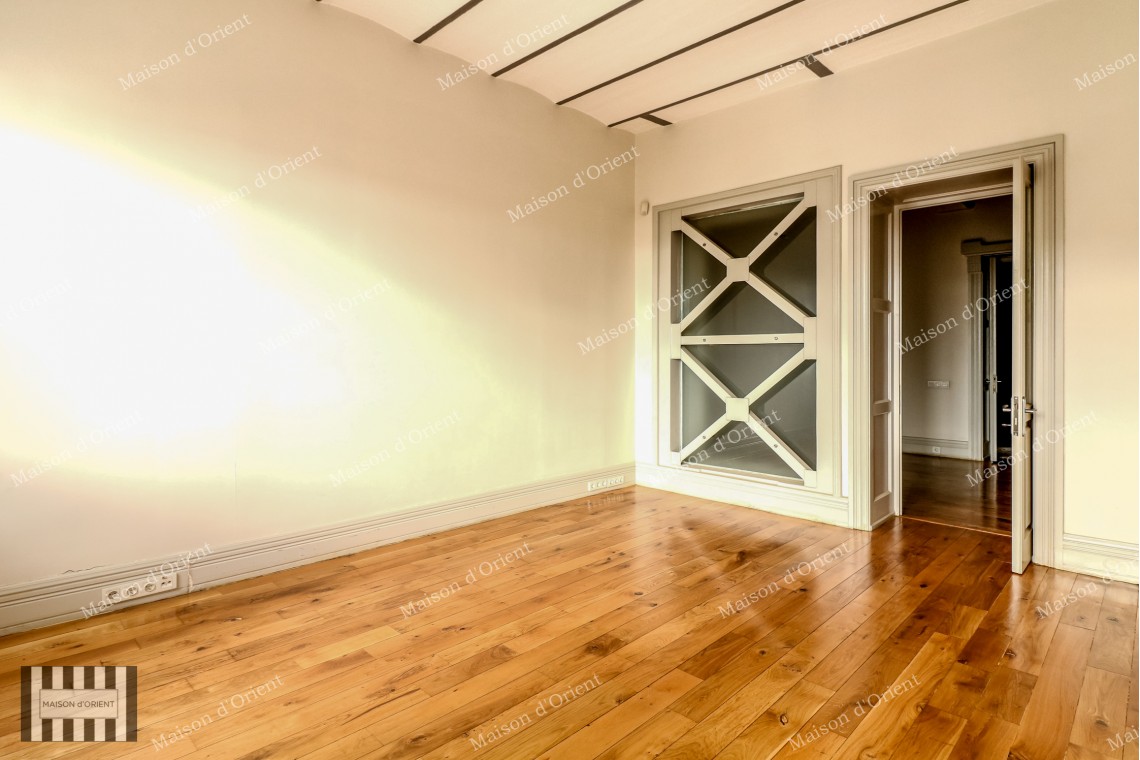 200sqm Office for Rent in Historical Vural Arıkan Building