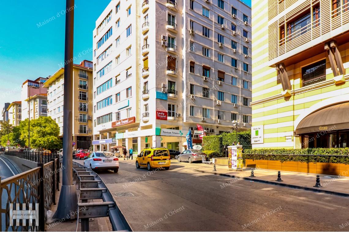 Harbiye Divan Otel Yanı Palas Binada 280m2 Satılık Daire