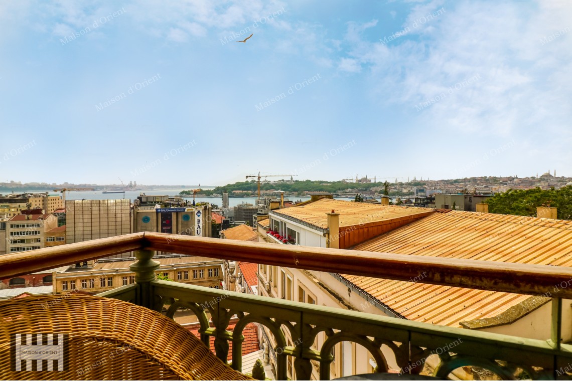 2+1 Rental Flat with Sarayburnu View in Galata