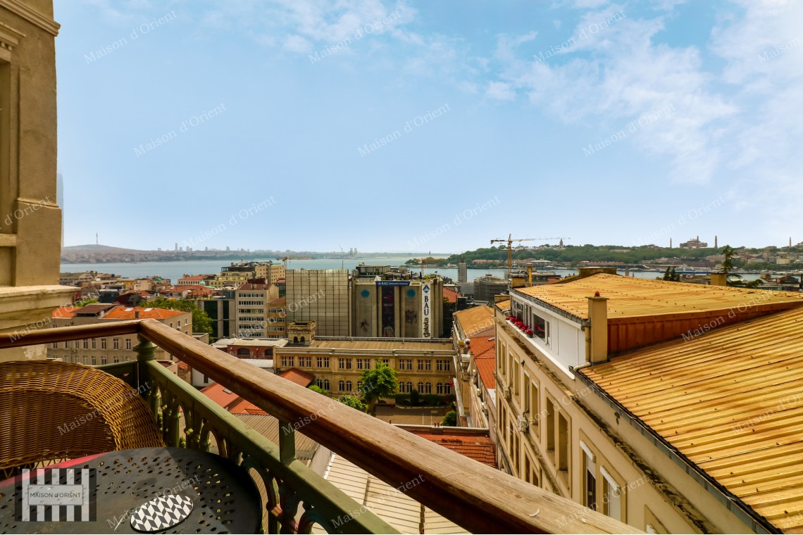 2+1 Rental Flat with Sarayburnu View in Galata