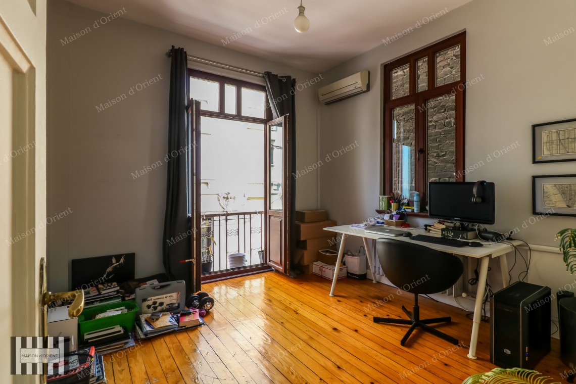 3+1 Flat for Rent in Historical Renovated Apartment